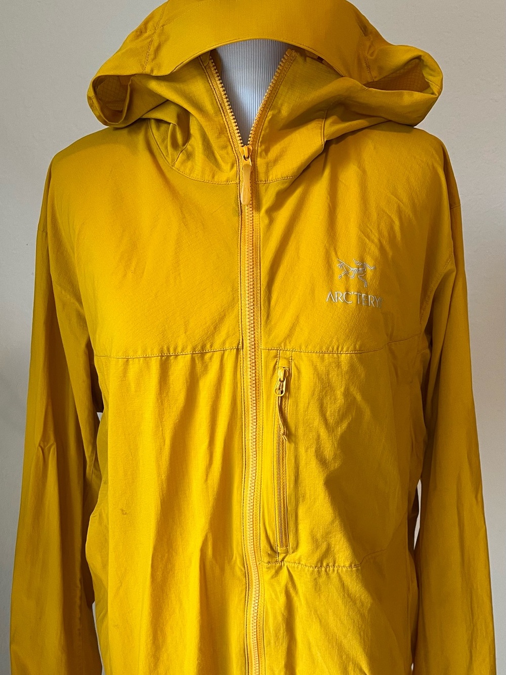 Women’s Arcteryx Squamish Jacket Ultra Light Lightweight Size L Mustard Yellow